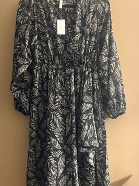 Women’s High-Low Leaf Print Faux Wrap Dress in Black and White. NWT
